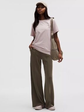 NWT LULULEMON Softstreme Pintuck High Rise Wide Leg Pant, Size S